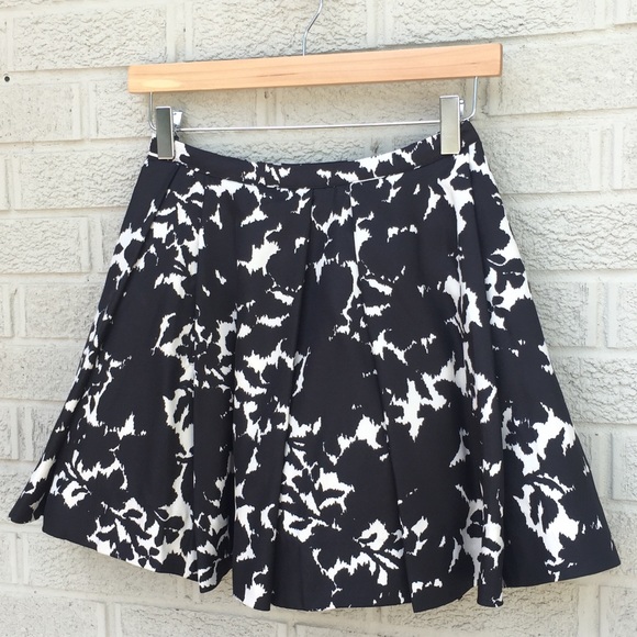 Forever 21 Dresses & Skirts - Forever 21 Pleated Print Mini Skater Skirt